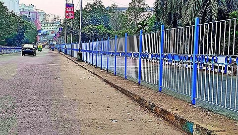 Howrah Bankim Setu: दुर्घटनाओं को रोकने के लिए बंकिम सेतु पर लगा डिवाइडर