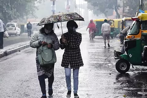Weather Update: कोलकाता समेत कई जगहों पर बारिश के आसार, जानिए ताजा अपडेट