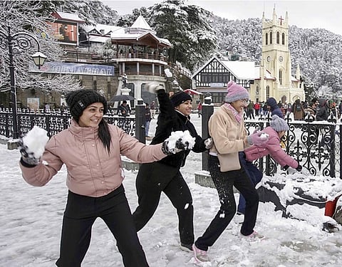 शिमला में मौसम की पहली बर्फबारी