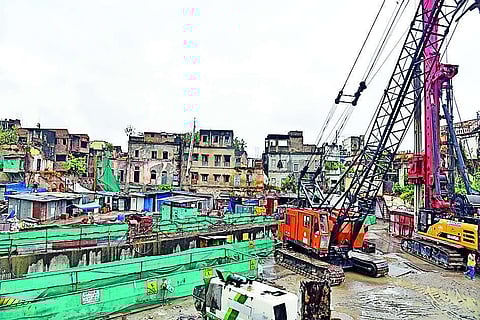 बहूबाजार में किया जा रहा मेट्रो का काम