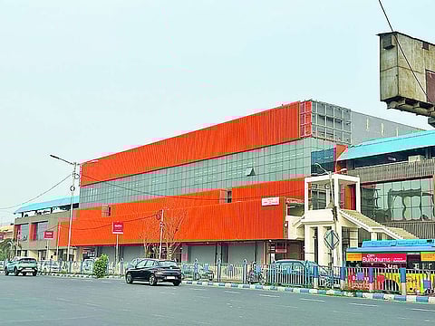 ईएम बाईपास रोड पर तैयार बेलेघाटा मेट्रो के निकट तैयार हुई सीढ़िया