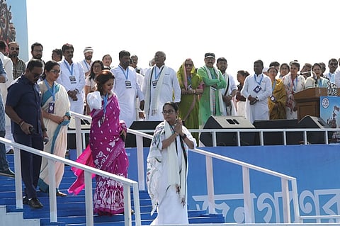 Bengal News : बंगाल ने देखा नया ब्रिगेड, उम्मीदवारों के साथ रैंप पर चलीं दीदी