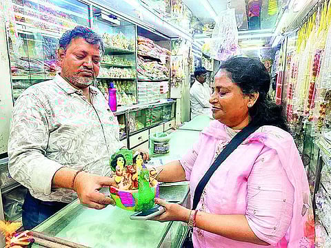 गणगौर के लिये सजा कोलकाता का बाजार, खरीदारी से बढ़ी रौनक