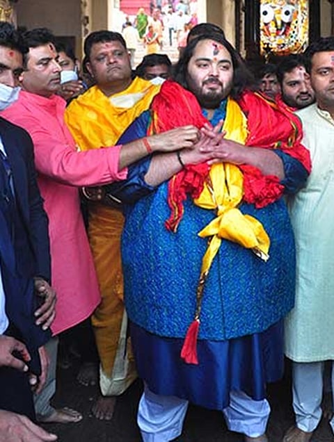 रामनवमी पर अनंत अंबानी ने मंदिर में दान किए 5 करोड़ !