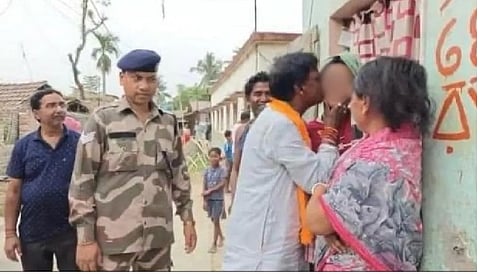 मालदा में BJP प्रत्याशी ने लड़की को किया KISS ? क्या है सच्चाई?
