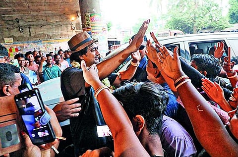 Dev Adhikari : हैट्रिक लगाने के लिए देव खूब बहा रहे हैं पसीना