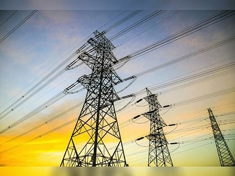 Kolkata Electricity Issue : लो वोल्टेज और लोड शेडिंग ने उड़ा दी है लोगों की नींद