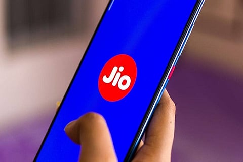 Jio Down: मोबाइल इंटरनेट और Jio Fiber की सर्विस ठप !