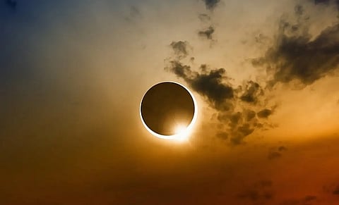 Solar Eclipse 2024 : कल धरती पर कुछ देर के लिए छा जायेगा अंधेरा, जानें सूतक काल …