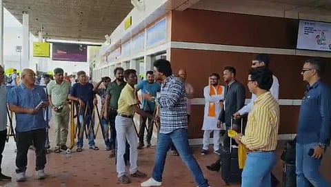 देव को देखते ही युवक ने लगाया जय श्रीराम का नारा, एक्टर ने दी ये प्रतिक्रिया