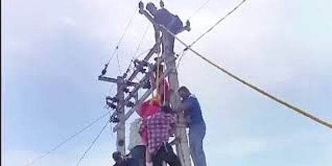 प्रेमी को घर में रखने के लिए पत्नी ने उठाया ऐसा कदम, पति भी हुआ बेबस