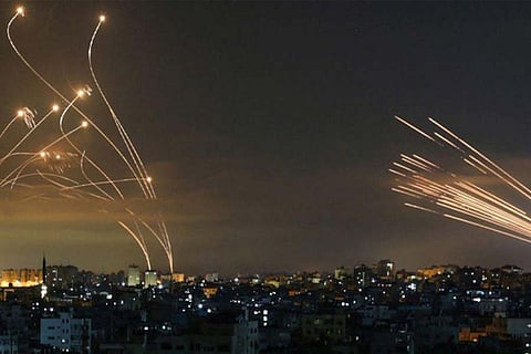 Israel-Iran War: ईरान ने इजराइल पर दागी 200 मिसाइलें, आगे आया अमेरिका