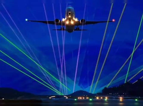कोलकाता एयरपोर्ट पर लेजर से पैदा हुआ Flights को खतरा, उठाया ये बड़ा कदम
