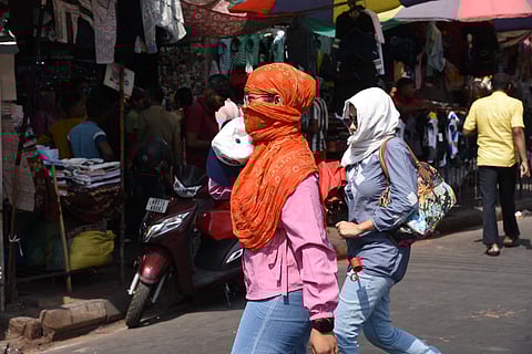 West Bengal Weather: उत्तर बंगाल में बारिश, दक्षिण में लू की चेतावनी, कब होगी बारिश ?