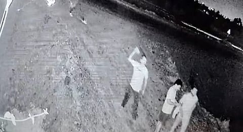 Bengal के इस स्कूल में बमबारी !