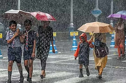 West Bengal Weather: आंधी-बारिश से बंगाल के कई जिलों में गिरा तापमान, कब तक रहेगा ऐसा मौसम ?