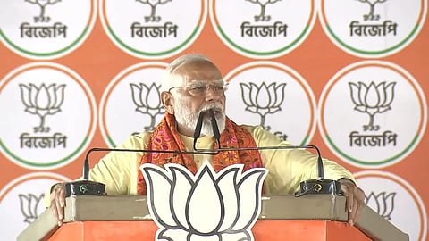 हावड़ा में पीएम मोदी ने साधा निशाना, कांग्रेस, लेफ्ट और TMC पर जमकर बरसे