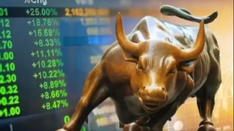 आर्थिक वृद्धि को समर्थन मिलने की उम्मीद में शेयर बाजार उछला