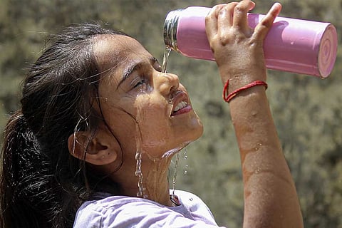 West Bengal Weather: बंगाल के 9 जिलों में हीटवेव का अलर्ट, इस दिन से होगी बारिश