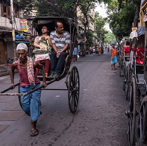 Bengal Weather: भीषण गर्मी में तप रहा बंगाल… हाथ रिक्शा चालकों पर दोहरी मार…