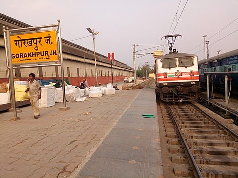 Howrah- Gorakhpur के बीच विशेष ट्रेन