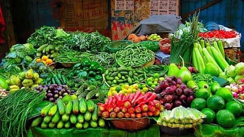 Kolkata vegetables Price: काेलकाता में मौसम की मार से सब्जियों के दाम बढ़े….