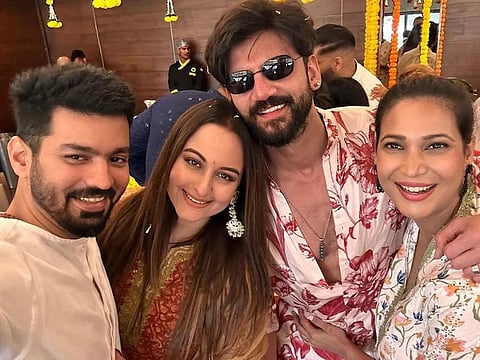 मेहंदी सेरेमनी से सामने आई Sonakshi Sinha की तस्वीर