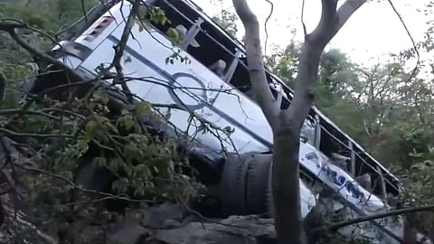 ‘बस खाई में गिरी फिर भी अंधाधुंध फायरिंग करते रहे आतंकी’, श्रद्धालुओं ने बताया मंजर