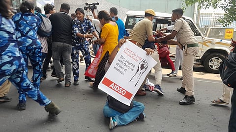 NEET रिजल्ट को लेकर बंगाल में हंगामा, कोलकाता में AIDSO का प्रदर्शन