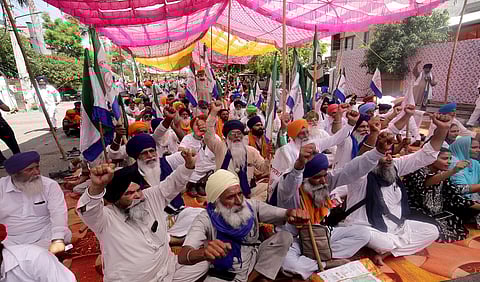 OMG! कंगना को थप्पड़ मारने वाली कांस्टेबल को मिला इनका समर्थन