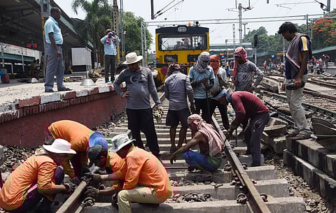 Sealdah Railway Station : सियालदह में कई लोकल ट्रेनें कल तक के लिए रद्द
