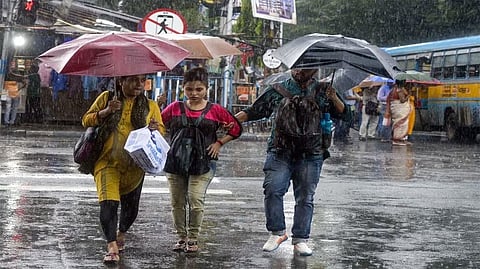 Rain Forecast In Bengal: उत्तर बंगाल में हाल बेहाल, दक्षिण बंगाल में आज से होगी मूसलाधार बारिश