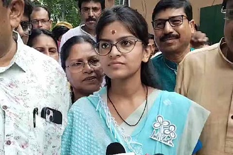 Kolkata News : देश में सबसे कम उम्र की विधायक बनीं मधुपर्णा ठाकुर
