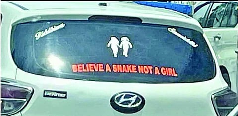 Kolkata News : सांप पर भरोसा कर लो लेकिन…, पुलिस ने हटवाया स्टीकर