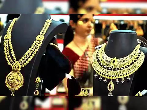 Today Gold price Update: आज फिर सोना-चांदी को लेकर आया नया अपडेट, 950 रुपये टूटा भाव…