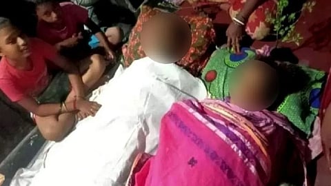 West Bengal: पति के शव पर सिर रखकर रो रही पत्नी ने 3 मिनट में तोड़ा दम