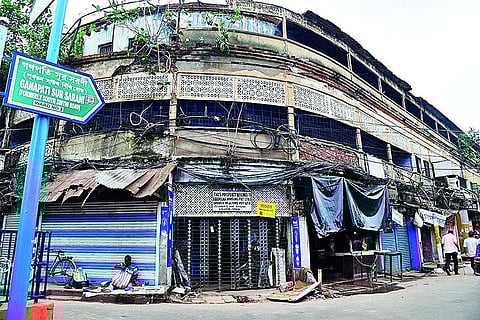 कोलकाता की 100 साल पुरानी इस जर्जर इमारत पर 2 दिन बाद चलेगा बुलडोजर