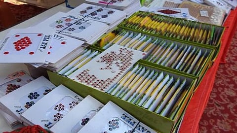 बलिया में बिंदी कारोबार को मिला नया मौका: ऑनलाइन प्लेटफॉर्म पर पहुंचेगी मनियर की बिंदी