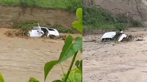 बारिश के बीच उफनती नदी में बही कार, एक ही परिवार के 8 लोगों…