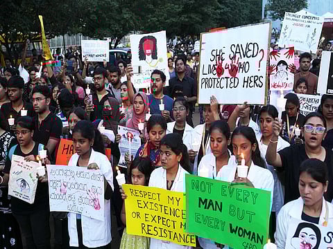 आरजी कर कांड : लाल शर्ट वाले शख्स की पहचान पर विवाद