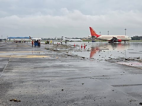 जल जमाव से हुआ ट्रैफिक जाम, छूटीं कई लोगों की उड़ान, यात्री हुए परेशान