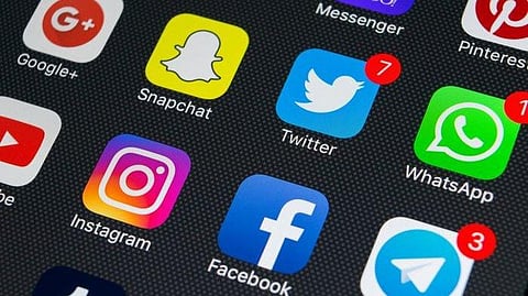 Breaking News: बांग्लादेश ने बैन किया व्हाट्सएप, इंस्टाग्राम, यूट्यूब और टिकटॉक, क्या है कारण?