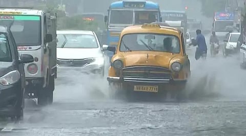 Kolkata Rain Alert: कोलकाता में हो रही मुसलाधार बारिश….बड़ाबाजार हुआ जलमग्न….