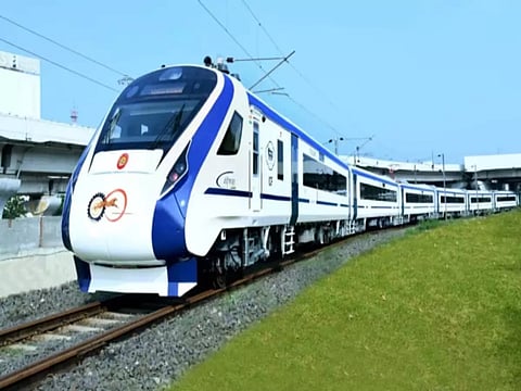 लखनऊ-पटना वंदे भारत एक्सप्रेस पर पत्थरबाजी: वाराणसी के पास ट्रेन पर हमला, RPF जांच में जुटी