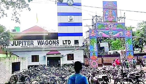 चुुंचुड़ा में सुपरवाइजर की पीट-पीट कर हत्या