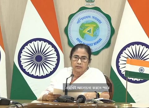 CM Mamata Banerjee मीटिंग रूम में डॉक्टर्स का इंतजार कर रही हैं