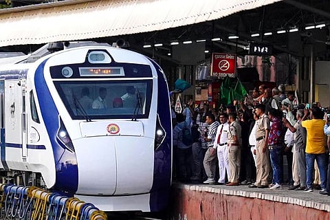 Vande Bharat Express: गया को मिली दो नई ट्रेनें, PM ने किया शुभारंभ, अब गया टू हावड़ा का सफर सिर्फ 6.5 घंटे में….
