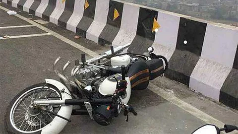 West Bengal: ‘मा’ फ्लाईओवर पर फिर हादसा, बाइक सवार फ्लाइंग ब्रिज से गिरा नीचे…