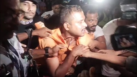 धर्मतल्ला के धरना स्थल पर नशे की हालत में पहुंचा युवक, मचा बवाल