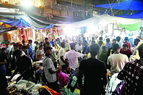 Kolkata Diwali 2024 : दिवाली पर कलाकार स्ट्रीट पर लगा ताला, आज से बंद